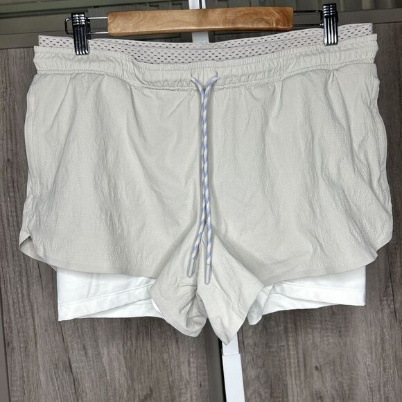 Athleta Shorts Size 12 Crest 2 in 1 Athletic Grey and White Pockets - Picture 1 of 7